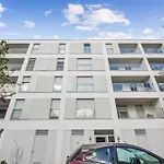 Chic Neuf Pres De Paris شقة