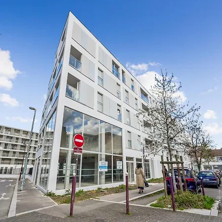 Chic Neuf Pres De Paris Apartamento
